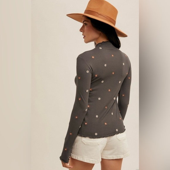 New Hem & Thread Embroidered Rib Mock Neck Cabbage Hem Top - Picture 2 of 5